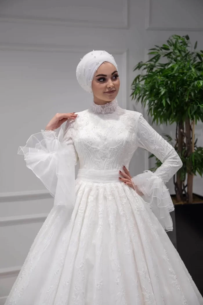 Alternative view of Bohem Kol Çiçek İşlemeli Prenses Tesettür Gelinlik Modeli