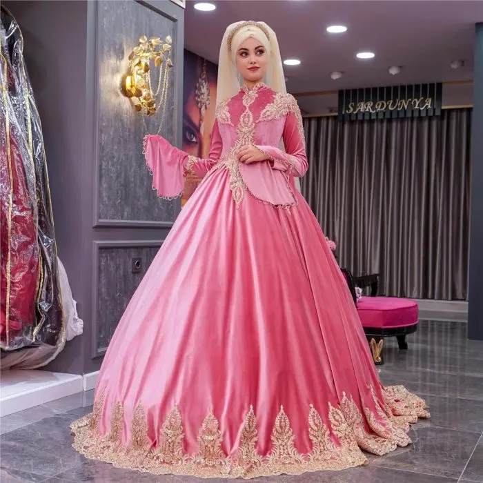 Alternative view of Pembe Uzun Kollu Kabarık Tesettür Nişanlık